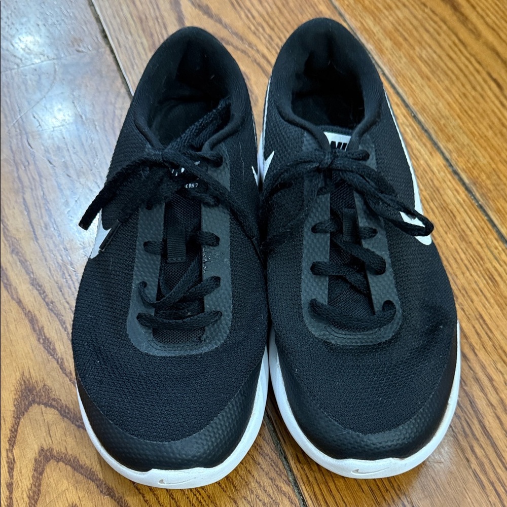 Nike Black and White Women's Sneakers
